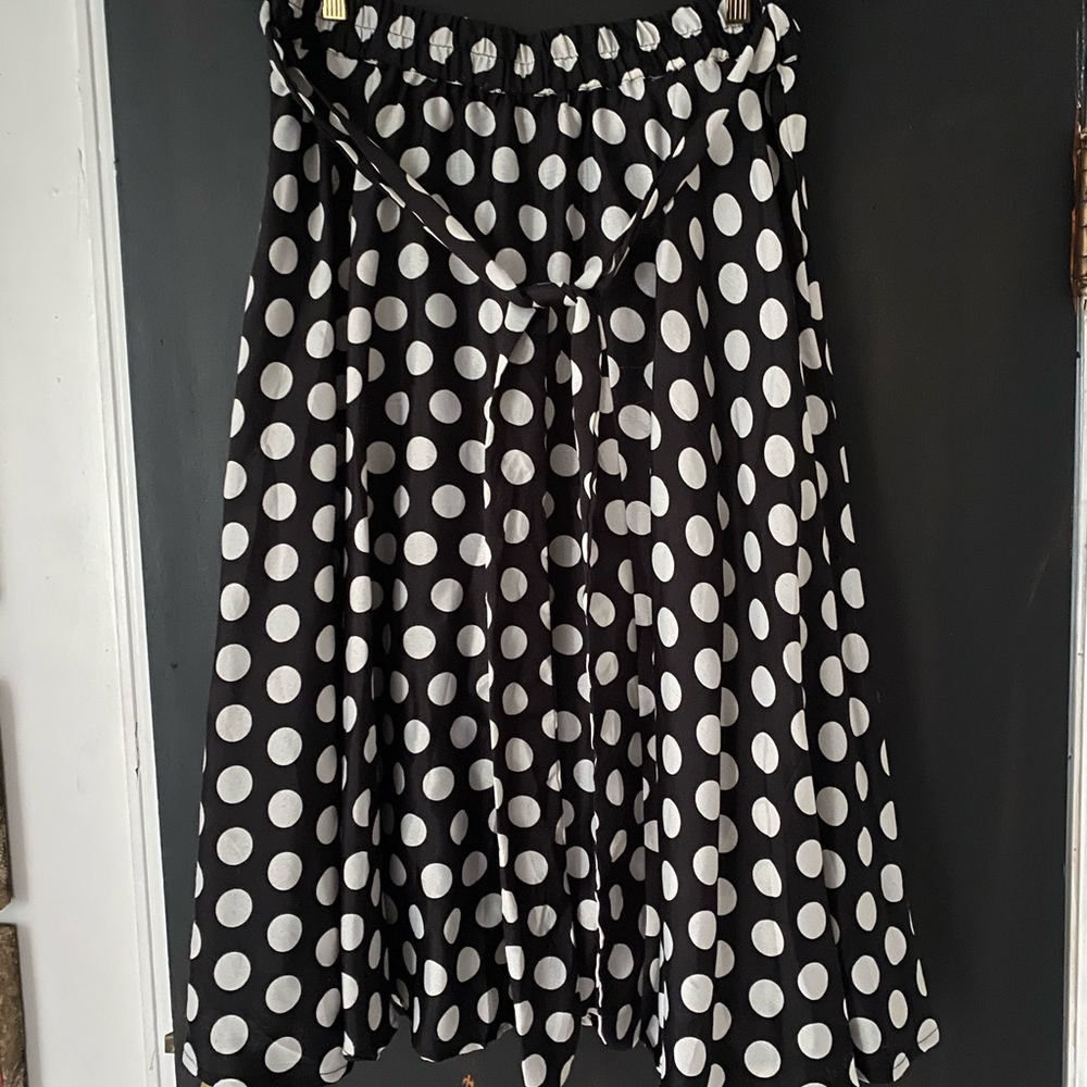 Flint and Moss B&W polka dot skirt